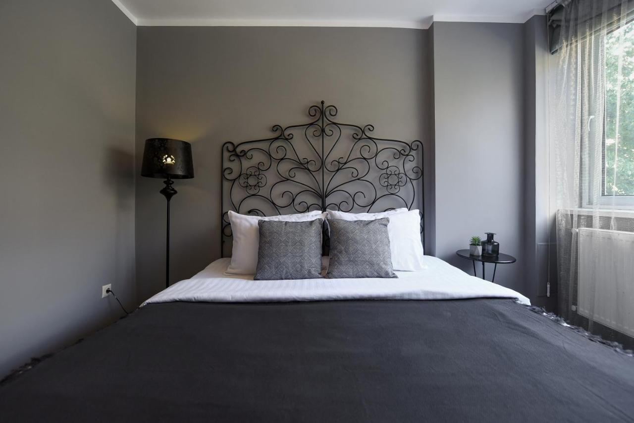 Captivating Old Town Apartment Bukarest Exteriör bild
