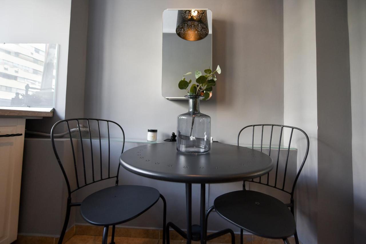 Captivating Old Town Apartment Bukarest Exteriör bild