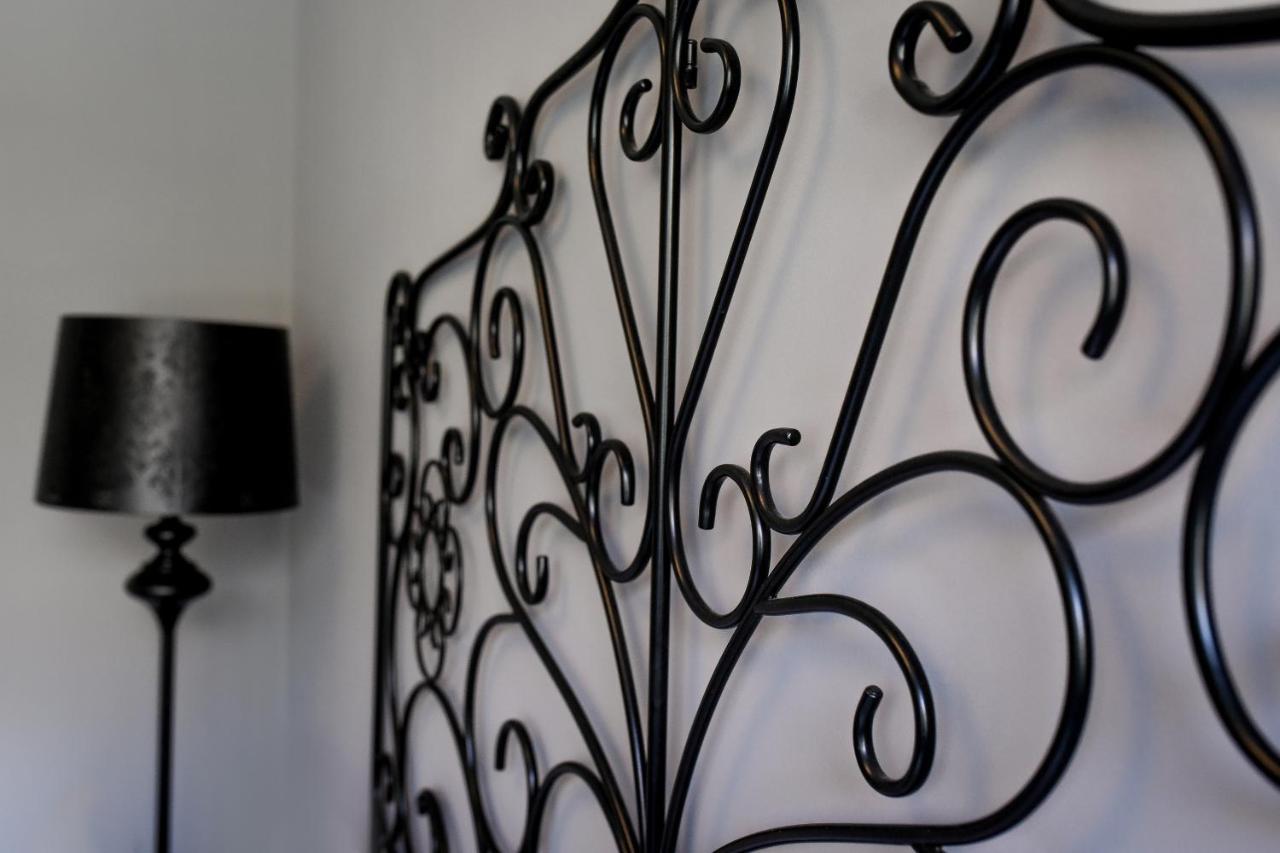 Captivating Old Town Apartment Bukarest Exteriör bild
